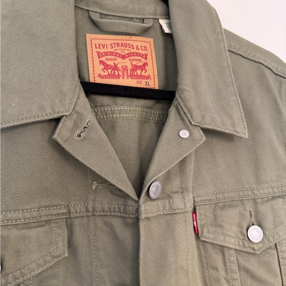 Levi's women's Khaki Green Jacket - Picture 2 of 3
